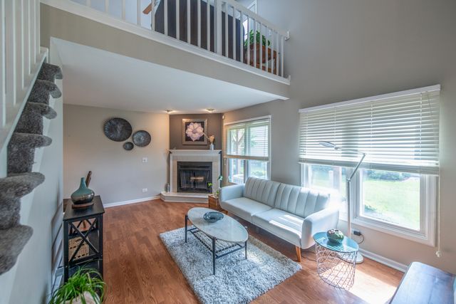 1900 Wisteria Court 6, Naperville, IL 60565