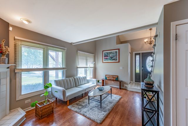 1900 Wisteria Court 6, Naperville, IL 60565