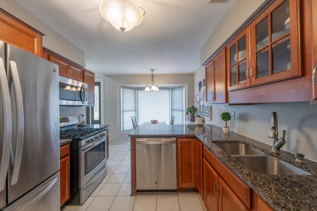 1900 Wisteria Court 6, Naperville, IL 60565