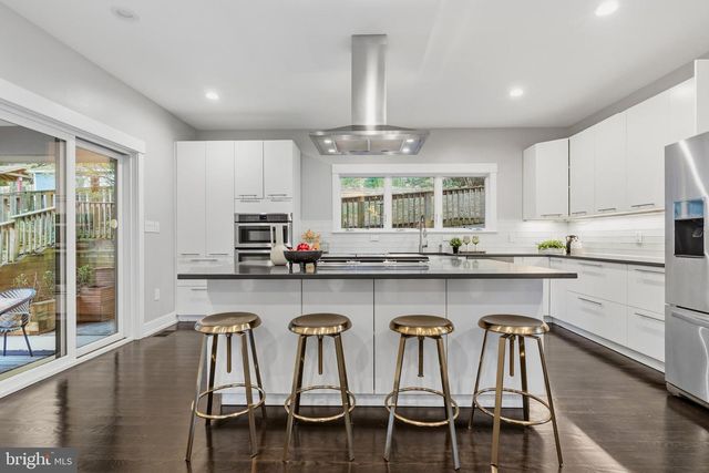 1408 N POWHATAN ST N, Arlington, VA 22205