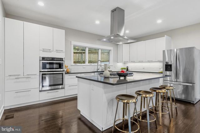 1408 N POWHATAN ST N, Arlington, VA 22205