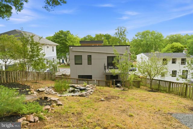 1408 N POWHATAN ST N, Arlington, VA 22205