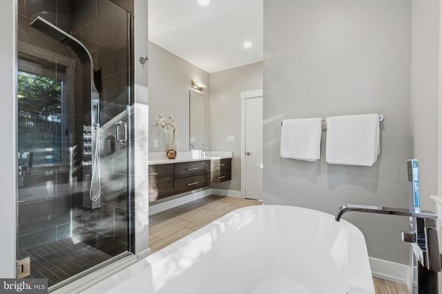 1408 N POWHATAN ST N, Arlington, VA 22205