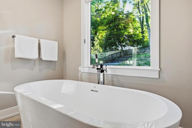 1408 N POWHATAN ST N, Arlington, VA 22205