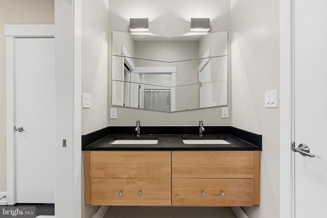 1408 N POWHATAN ST N, Arlington, VA 22205