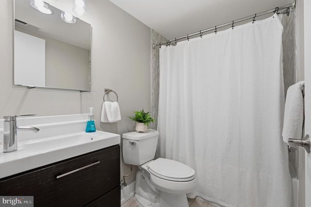 1408 N POWHATAN ST N, Arlington, VA 22205