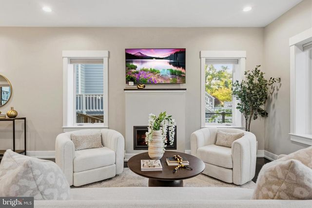 1408 N POWHATAN ST N, Arlington, VA 22205