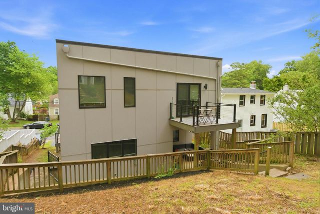 1408 N POWHATAN ST N, Arlington, VA 22205