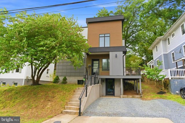 1408 N POWHATAN ST N, Arlington, VA 22205