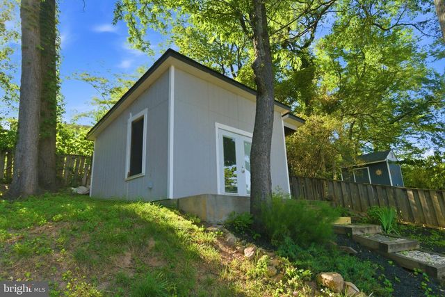 1408 N POWHATAN ST N, Arlington, VA 22205