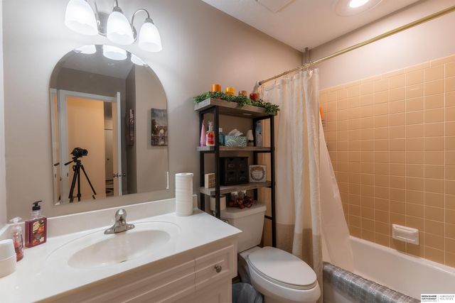 910 S 153rd Court, Omaha, NE 68154