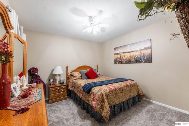 910 S 153rd Court, Omaha, NE 68154
