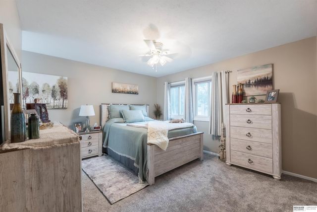 910 S 153rd Court, Omaha, NE 68154
