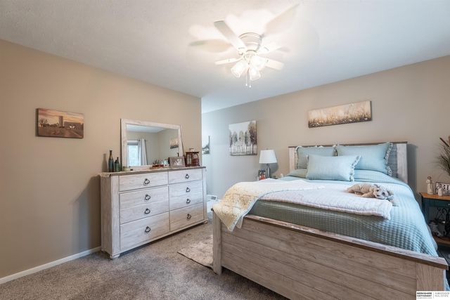 910 S 153rd Court, Omaha, NE 68154