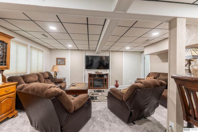 910 S 153rd Court, Omaha, NE 68154