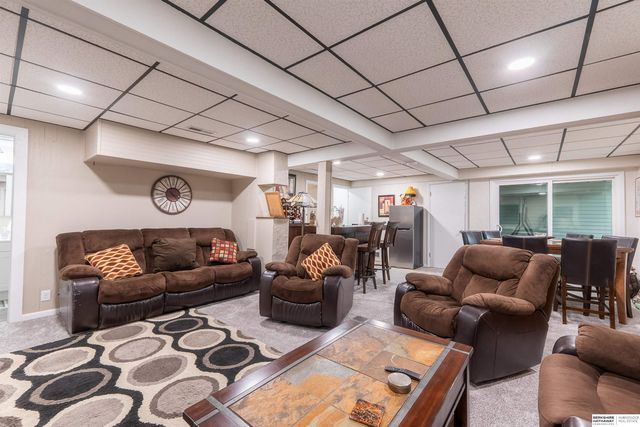 910 S 153rd Court, Omaha, NE 68154