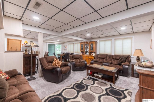 910 S 153rd Court, Omaha, NE 68154