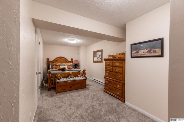 910 S 153rd Court, Omaha, NE 68154