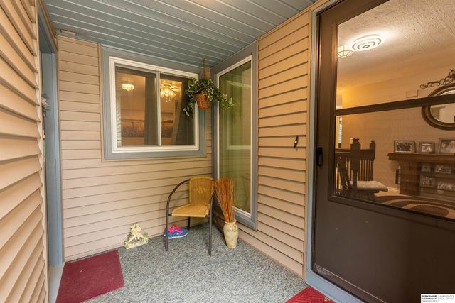 910 S 153rd Court, Omaha, NE 68154