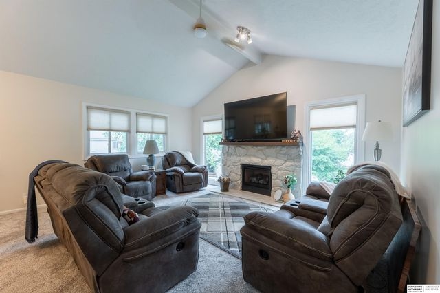 910 S 153rd Court, Omaha, NE 68154