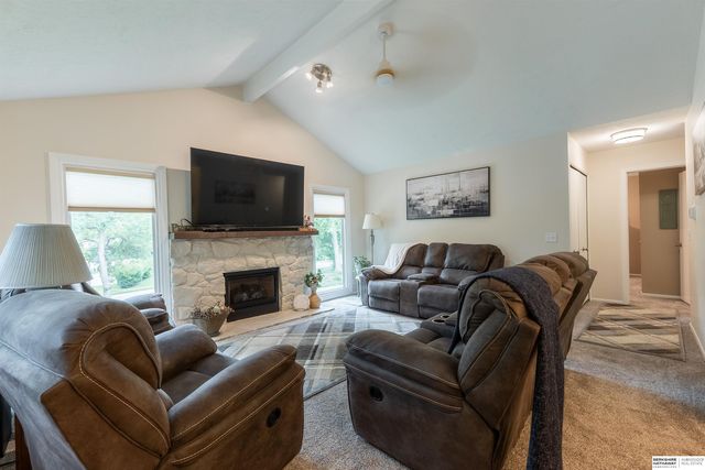 910 S 153rd Court, Omaha, NE 68154