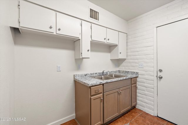 1408 N Hualpai Road, Tucson, AZ 85745