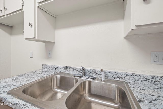 1408 N Hualpai Road, Tucson, AZ 85745