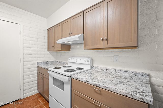 1408 N Hualpai Road, Tucson, AZ 85745