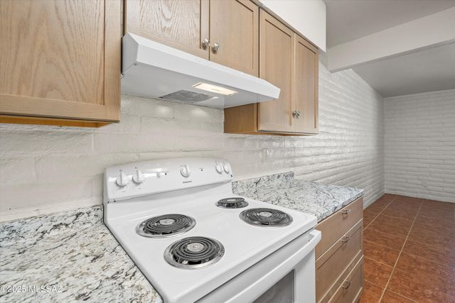 1408 N Hualpai Road, Tucson, AZ 85745