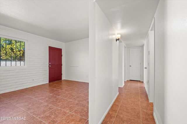 1408 N Hualpai Road, Tucson, AZ 85745