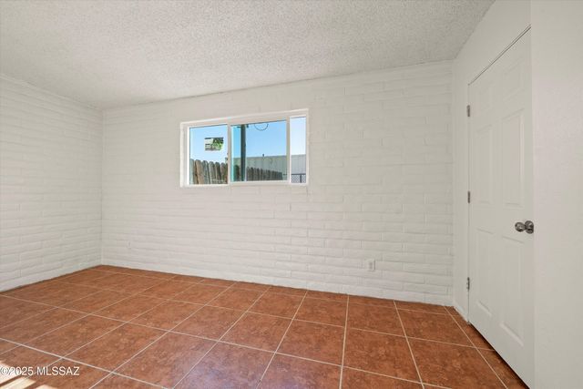 1408 N Hualpai Road, Tucson, AZ 85745