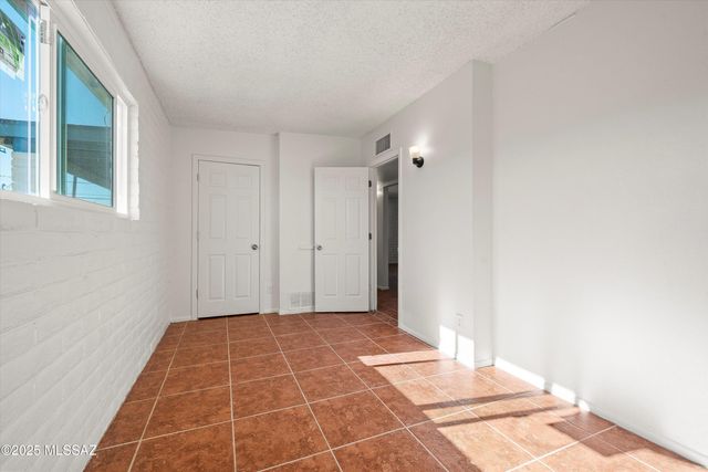 1408 N Hualpai Road, Tucson, AZ 85745