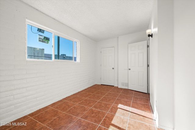 1408 N Hualpai Road, Tucson, AZ 85745