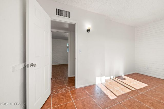 1408 N Hualpai Road, Tucson, AZ 85745