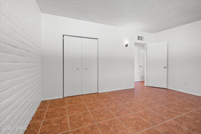 1408 N Hualpai Road, Tucson, AZ 85745