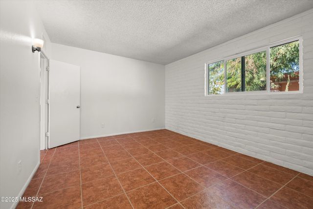 1408 N Hualpai Road, Tucson, AZ 85745