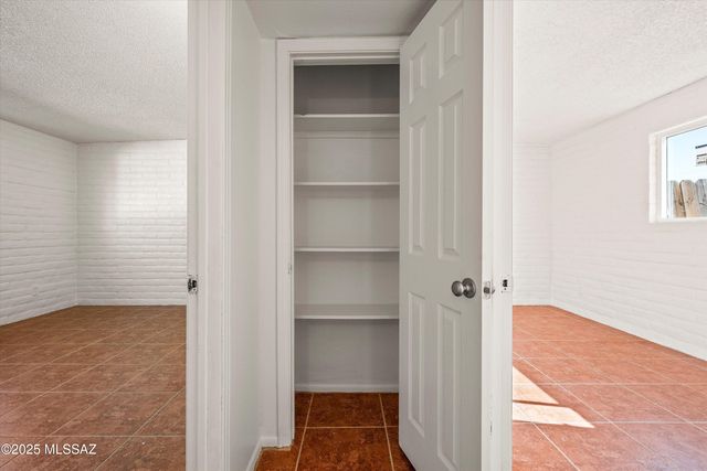 1408 N Hualpai Road, Tucson, AZ 85745