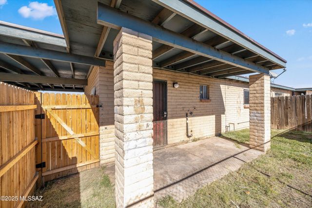 1408 N Hualpai Road, Tucson, AZ 85745