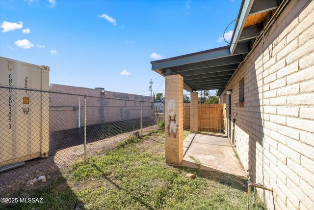 1408 N Hualpai Road, Tucson, AZ 85745