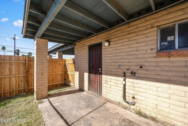 1408 N Hualpai Road, Tucson, AZ 85745