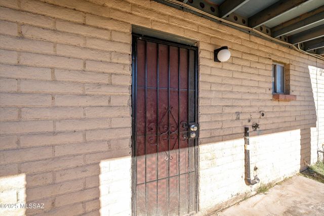 1408 N Hualpai Road, Tucson, AZ 85745