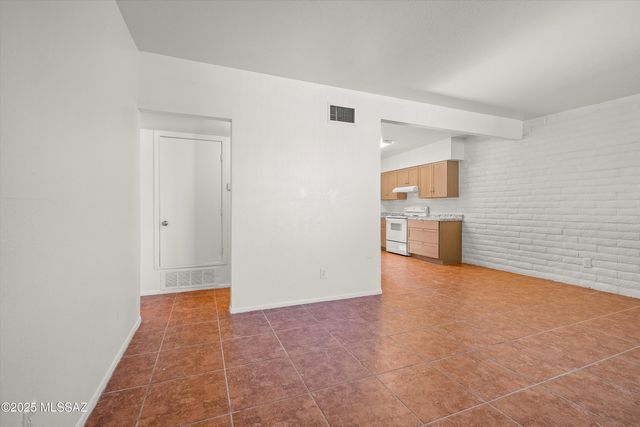 1408 N Hualpai Road, Tucson, AZ 85745