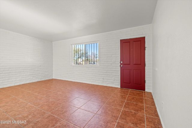 1408 N Hualpai Road, Tucson, AZ 85745