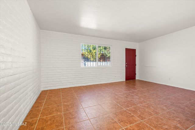 1408 N Hualpai Road, Tucson, AZ 85745