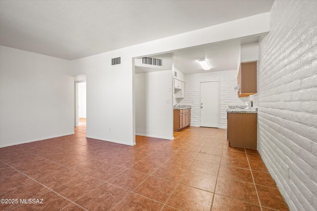 1408 N Hualpai Road, Tucson, AZ 85745