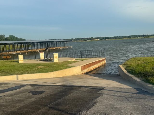 1 Water Front Clb Dr, Corsicana, TX 75109