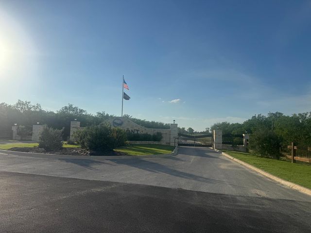 1 Water Front Clb Dr, Corsicana, TX 75109