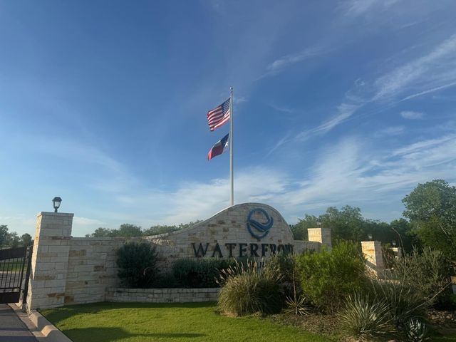 1 Water Front Clb Dr, Corsicana, TX 75109
