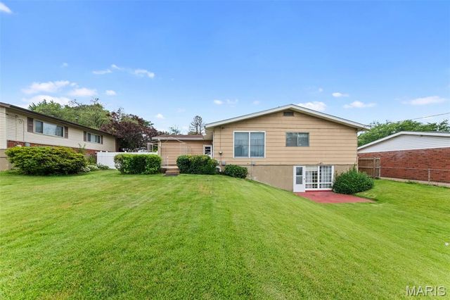 670 Gateswood Drive, Florissant, MO 63033