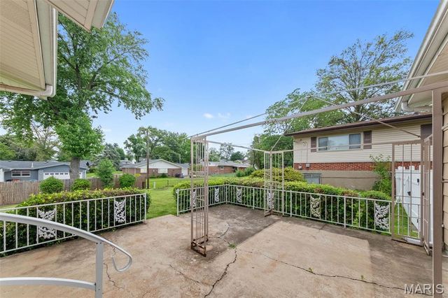 670 Gateswood Drive, Florissant, MO 63033